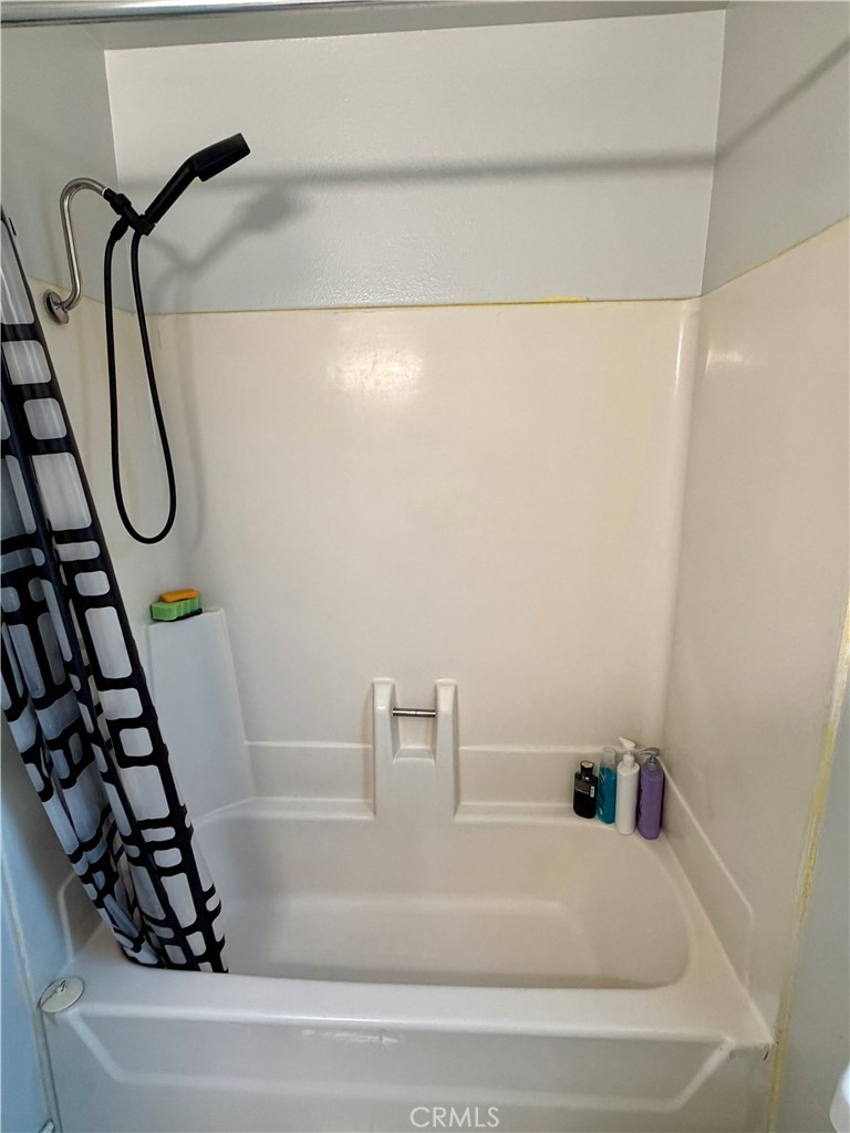 321 Red Cedar Place Perris, CA 92570 - Photo 17 of 21 a bathroom with a bathtub