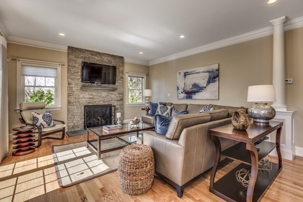 186 Cedar Street Lexington, MA 02421 - Photo 3 of 22 Gallery Image 3