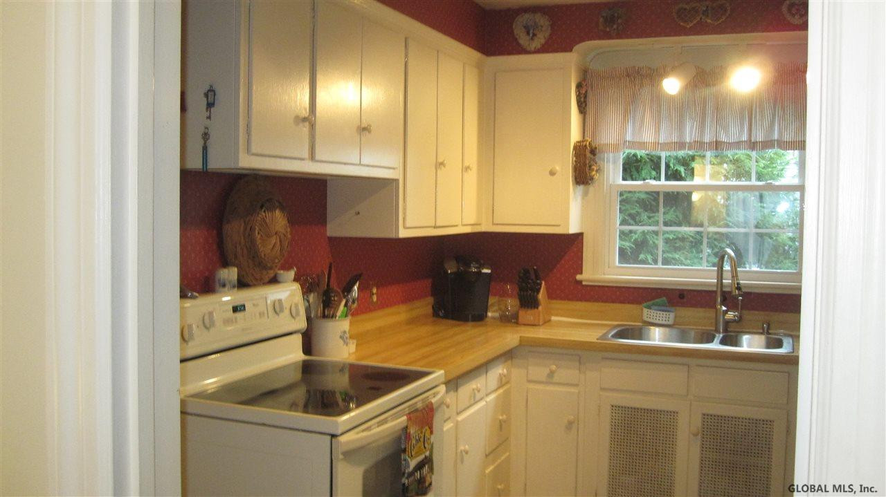 29 Douglas Road Bethlehem, NY 12054 - Photo 9 of 23 Photo 11