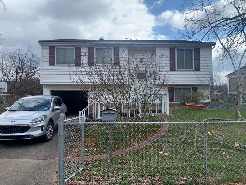 a view of house with car parked