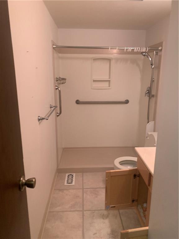 213 Library Court Duquesne, PA 15110 - Photo 12 of 38 a bathroom with a shower and toilet