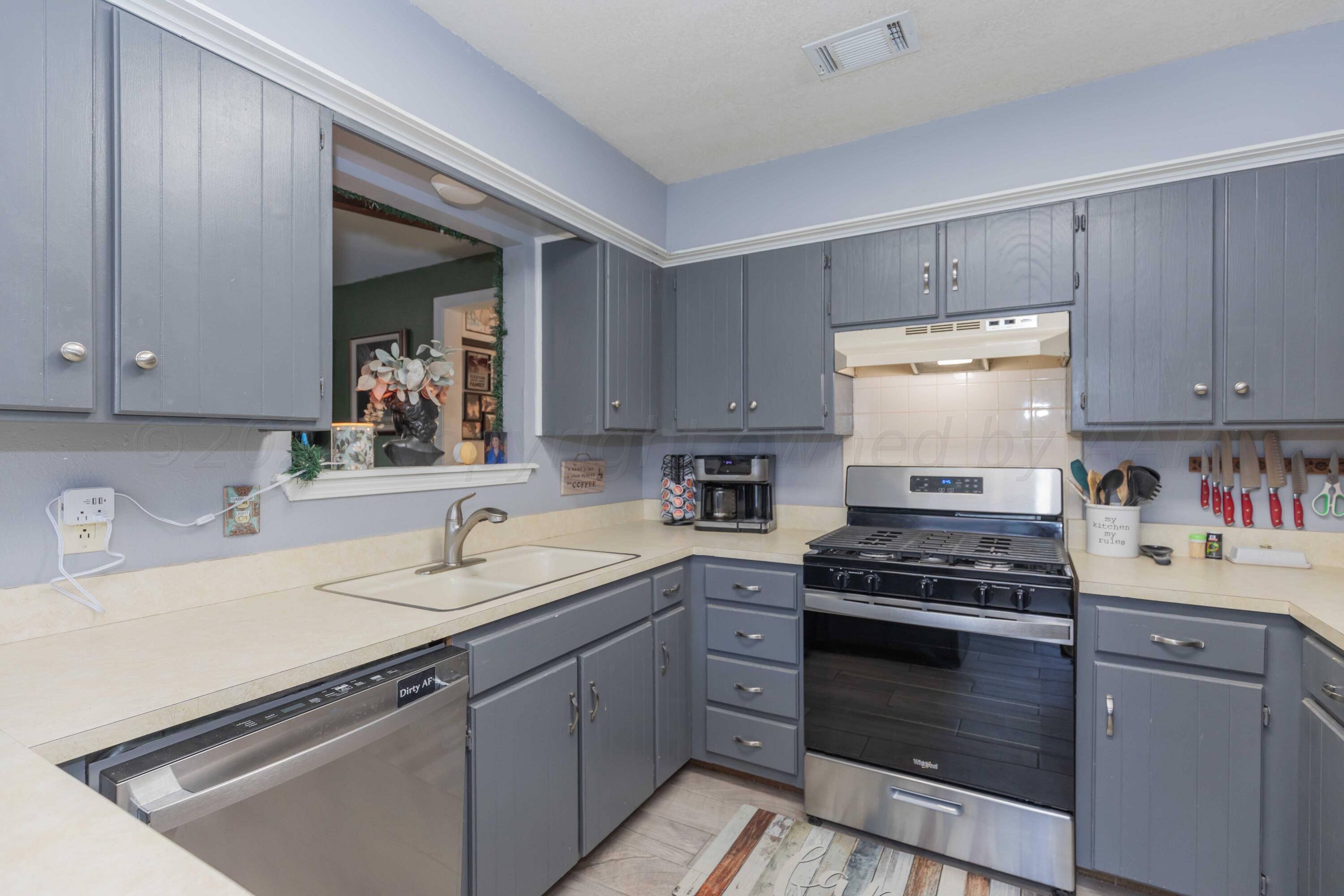 5304 Wheeler Lane Amarillo, TX 79110 - Photo 10 of 33 KITCHEN VIEW 3