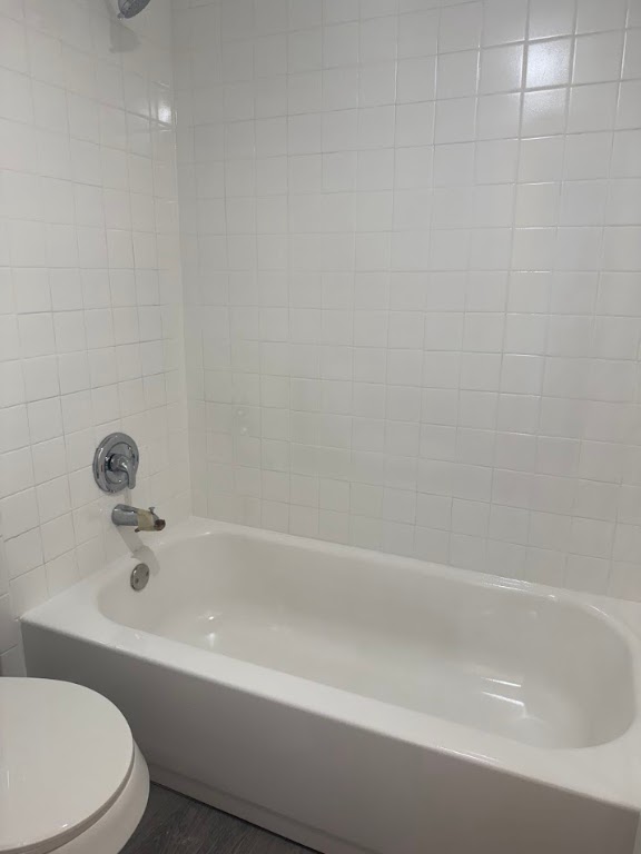 311 East 31st Street, Unit 103 Austin, TX 78705 - Photo 12 of 27 a bathroom with a bathtub and a toilet