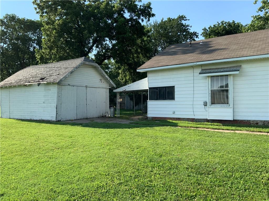 816 North Sycamore Road Iola, KS 66749 - Photo 5 of 42