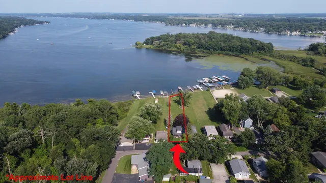 $750,000 | 3906 Country Ln Drive, Delavan, WI 53115