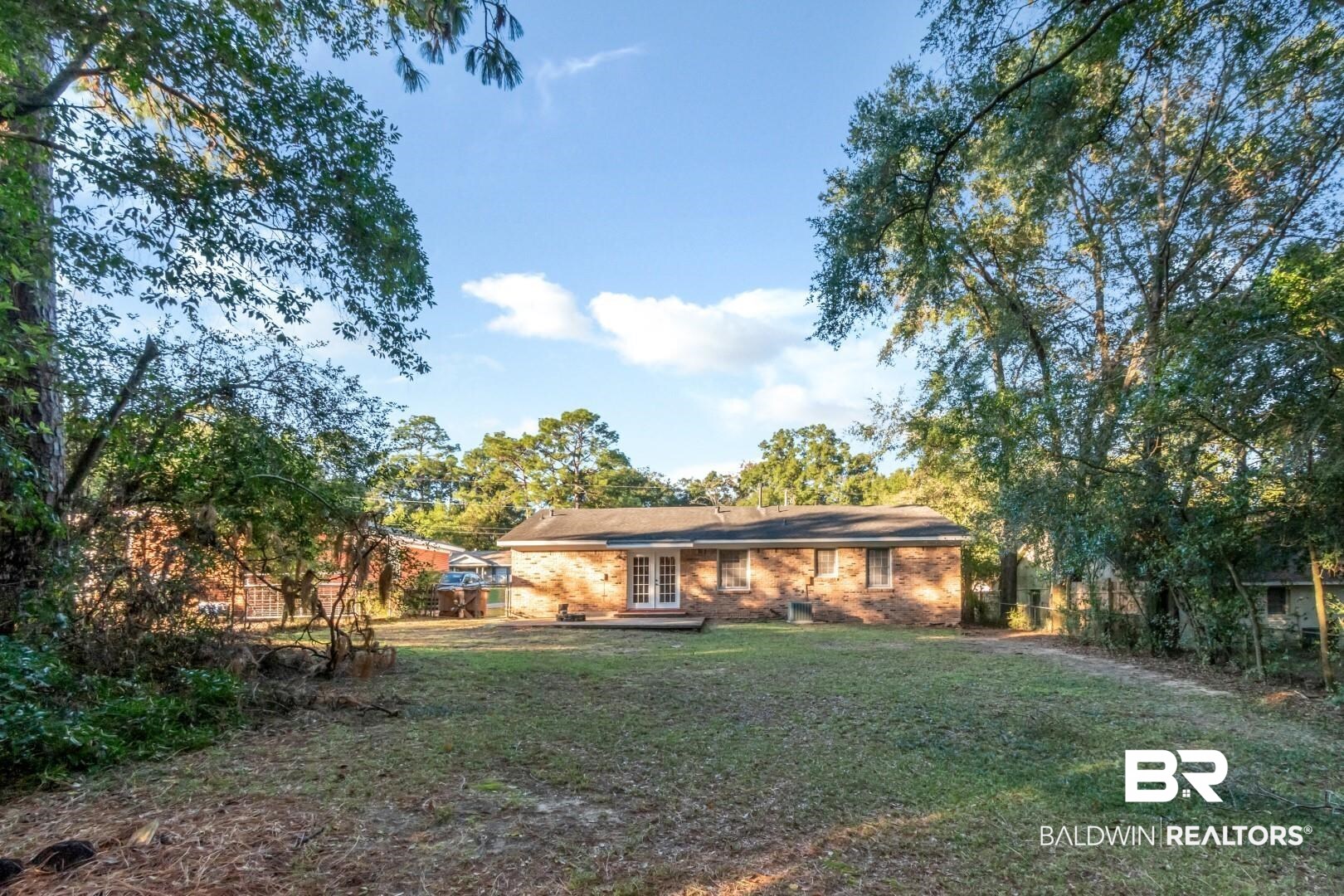 5517 Vanderbilt Drive Mobile, AL 36608 - Photo 30 of 33 View of yard