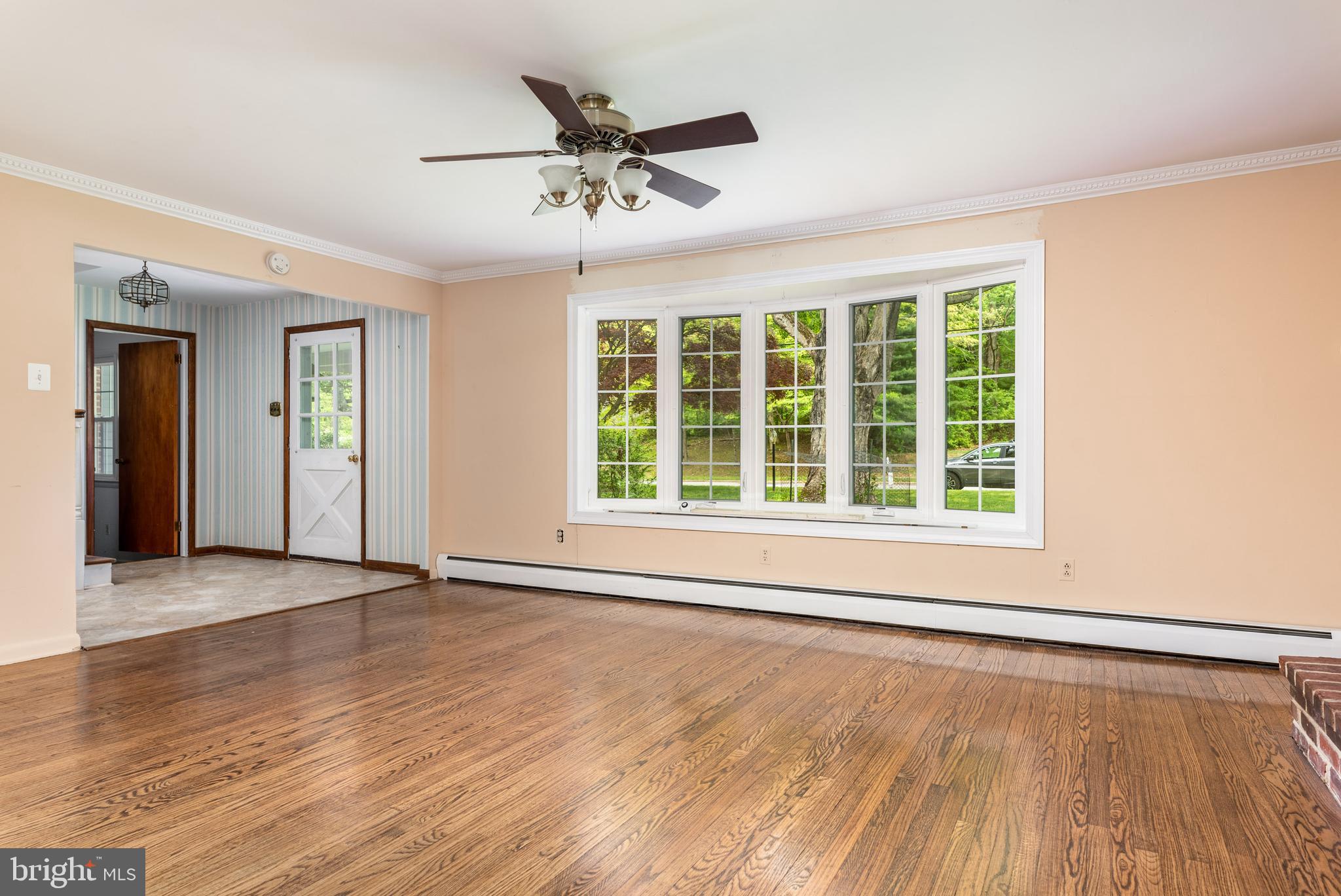 226 Foxcroft Road Broomall, PA 19008 - Photo 9 of 38 Living Room