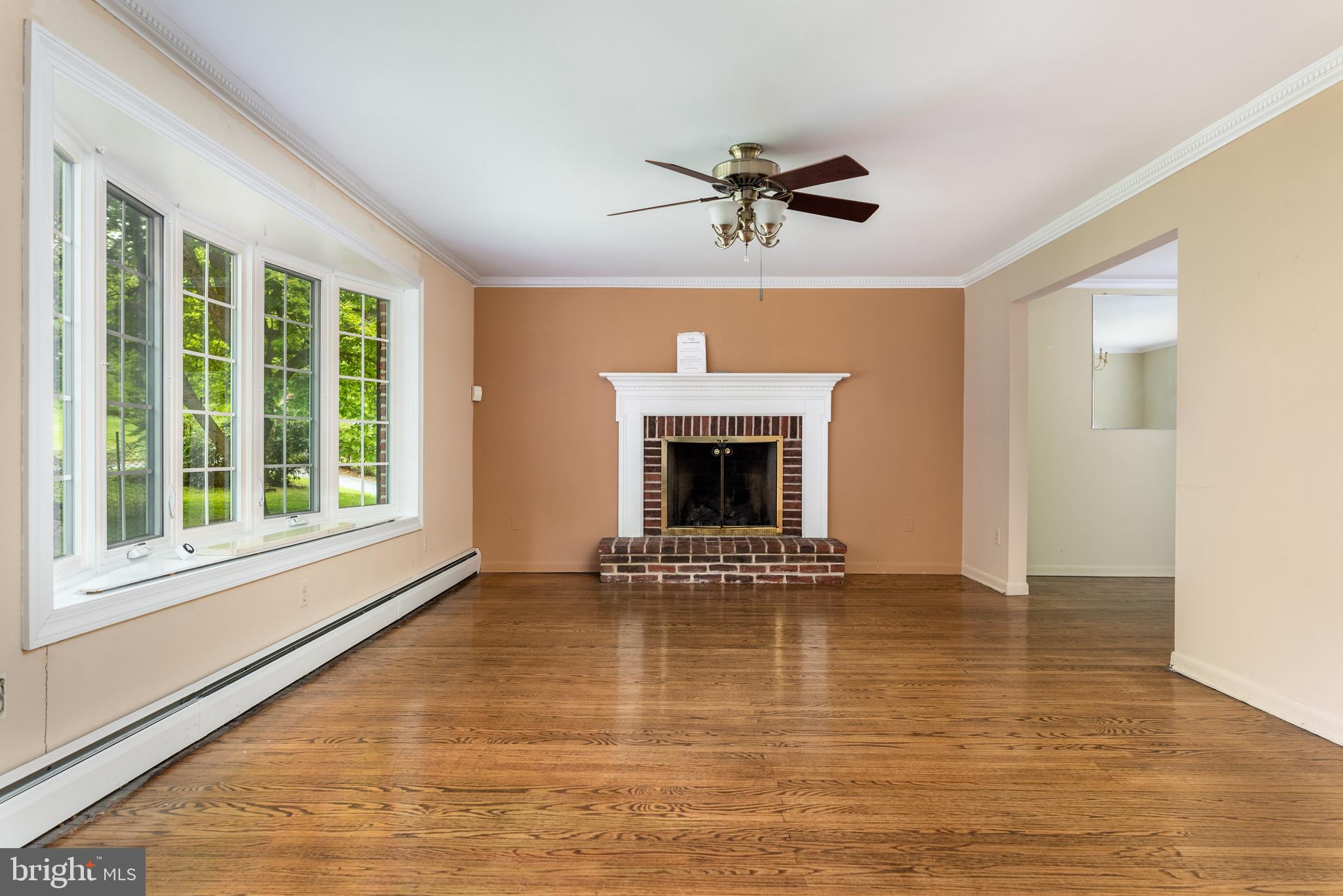 226 Foxcroft Road Broomall, PA 19008 - Photo 10 of 38 Living Room
