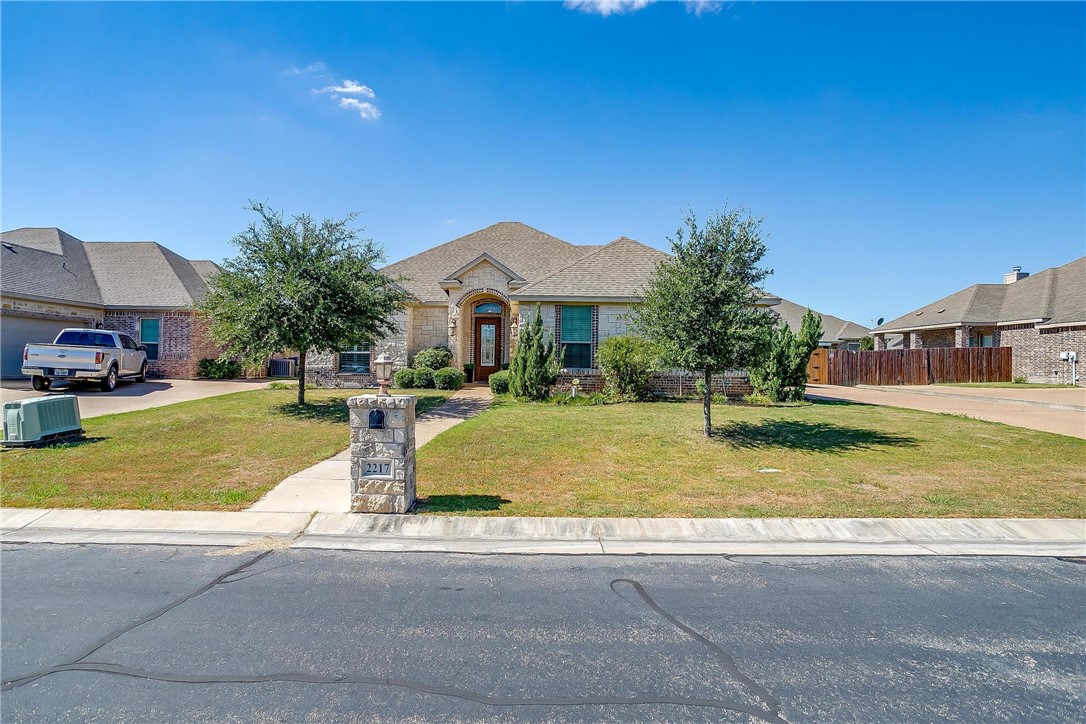 2217 Augustine Waco, TX 76712 - Photo 3 of 63