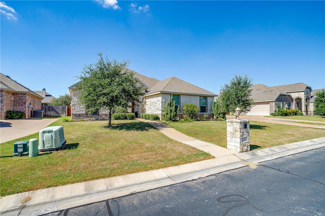 2217 Augustine Waco, TX 76712 - Photo 4 of 63