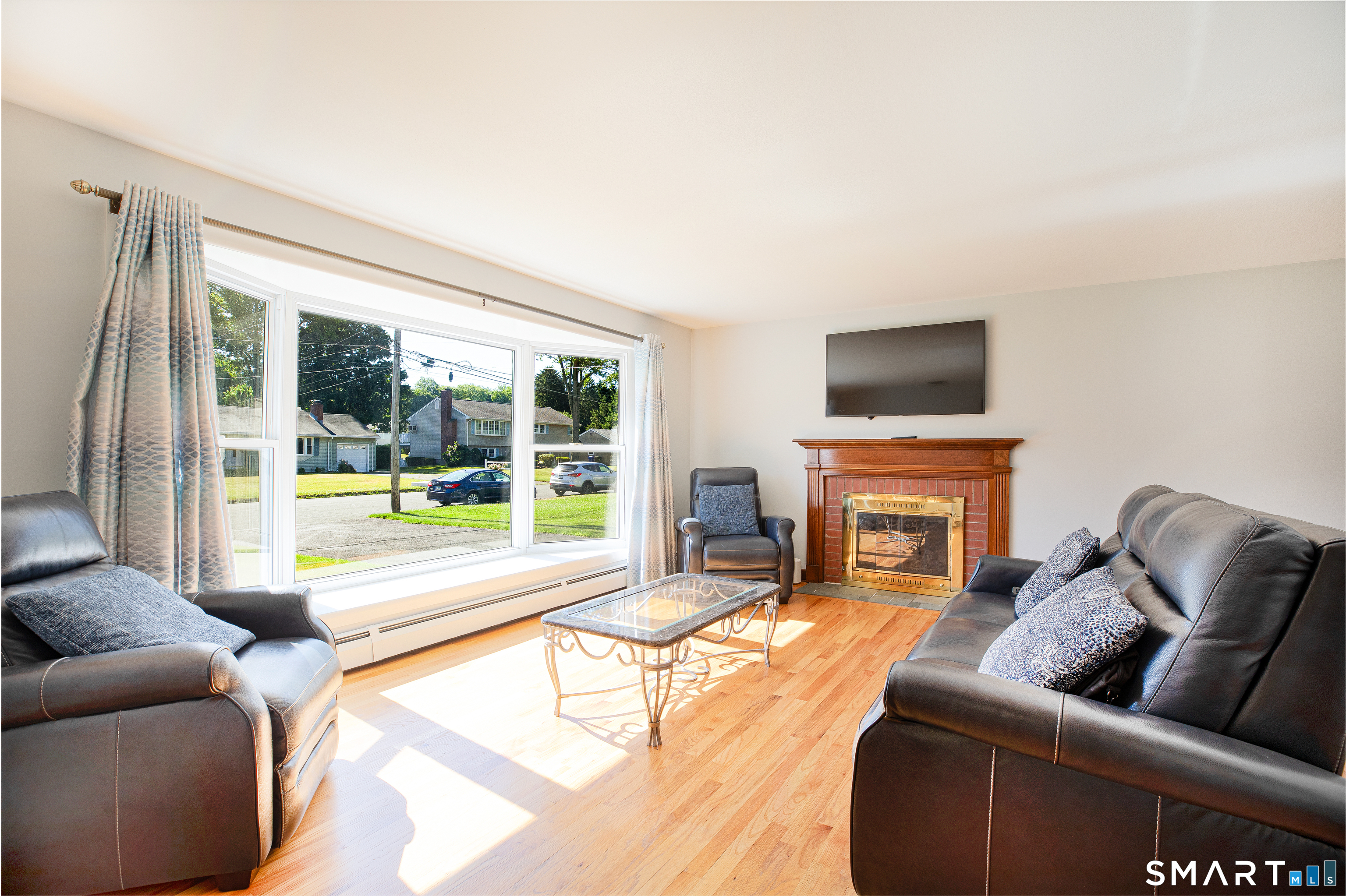 17 School House Road Newington, CT 06111 - Photo 5 of 25