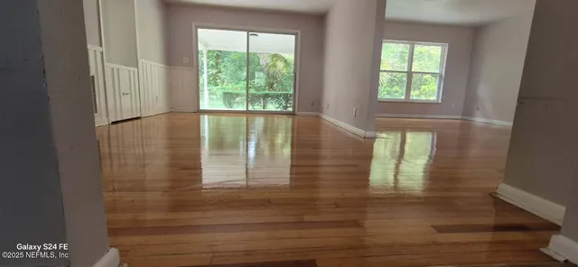 a view of empty room with window