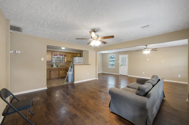 $275,000 | 130 Airway Drive, Houston, TX 77037