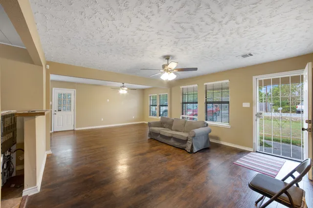 $275,000 | 130 Airway Drive, Houston, TX 77037