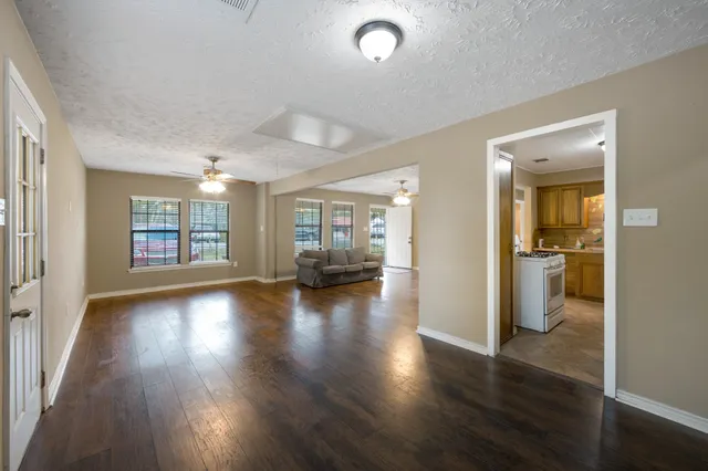 $275,000 | 130 Airway Drive, Houston, TX 77037