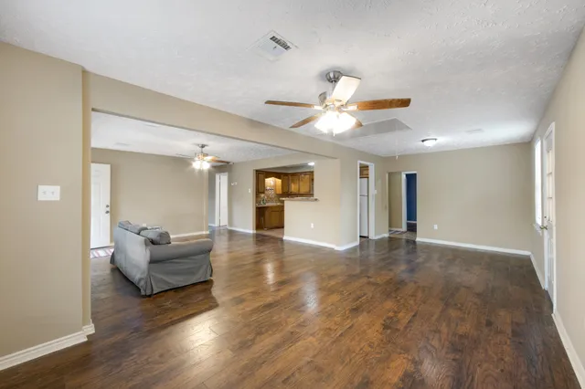 $275,000 | 130 Airway Drive, Houston, TX 77037