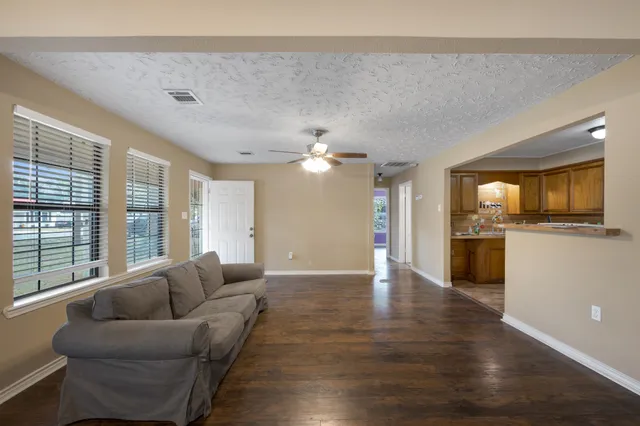 $275,000 | 130 Airway Drive, Houston, TX 77037