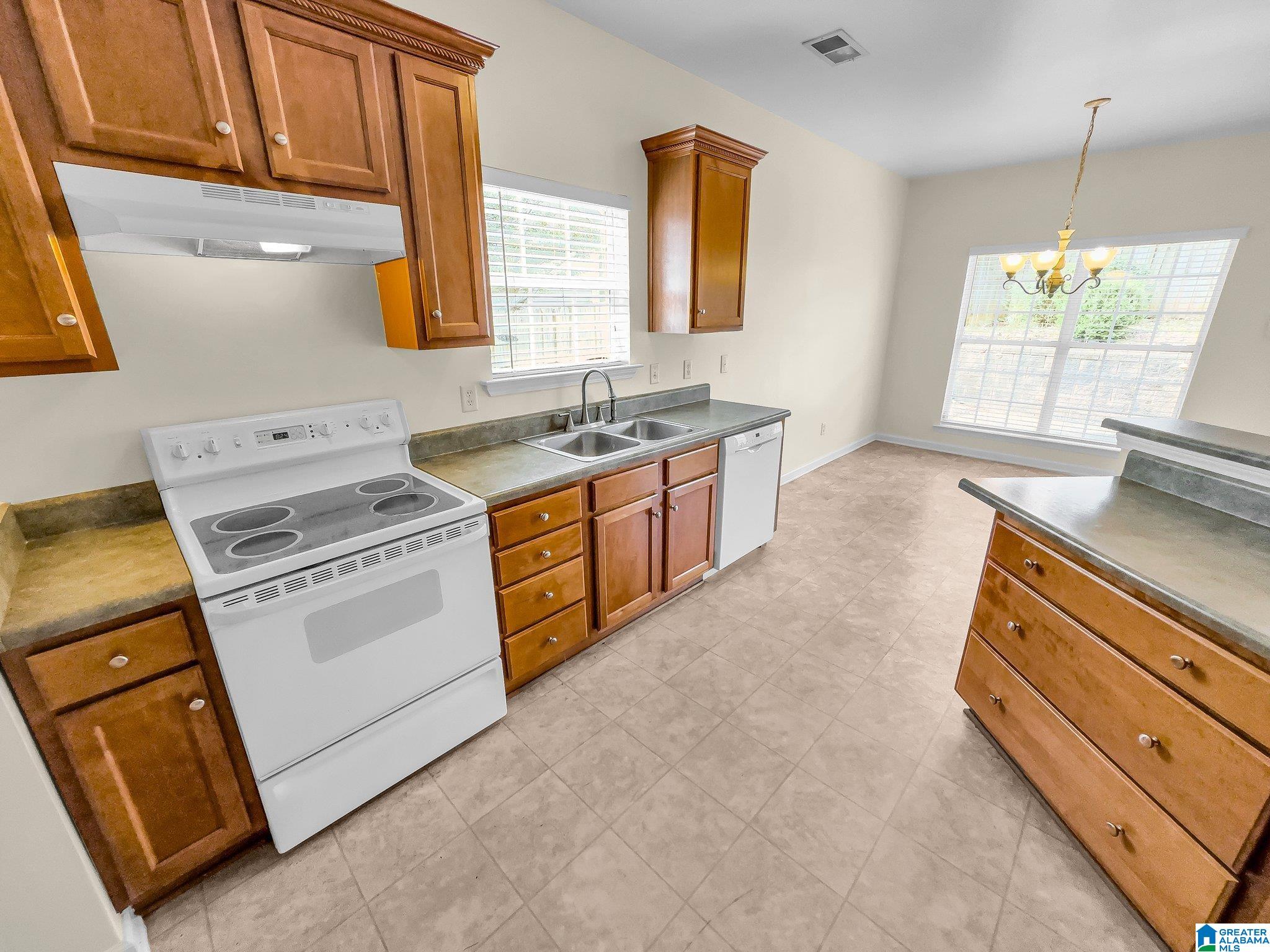 1908 Kent Circle Leeds, AL 35094 - Photo 10 of 25