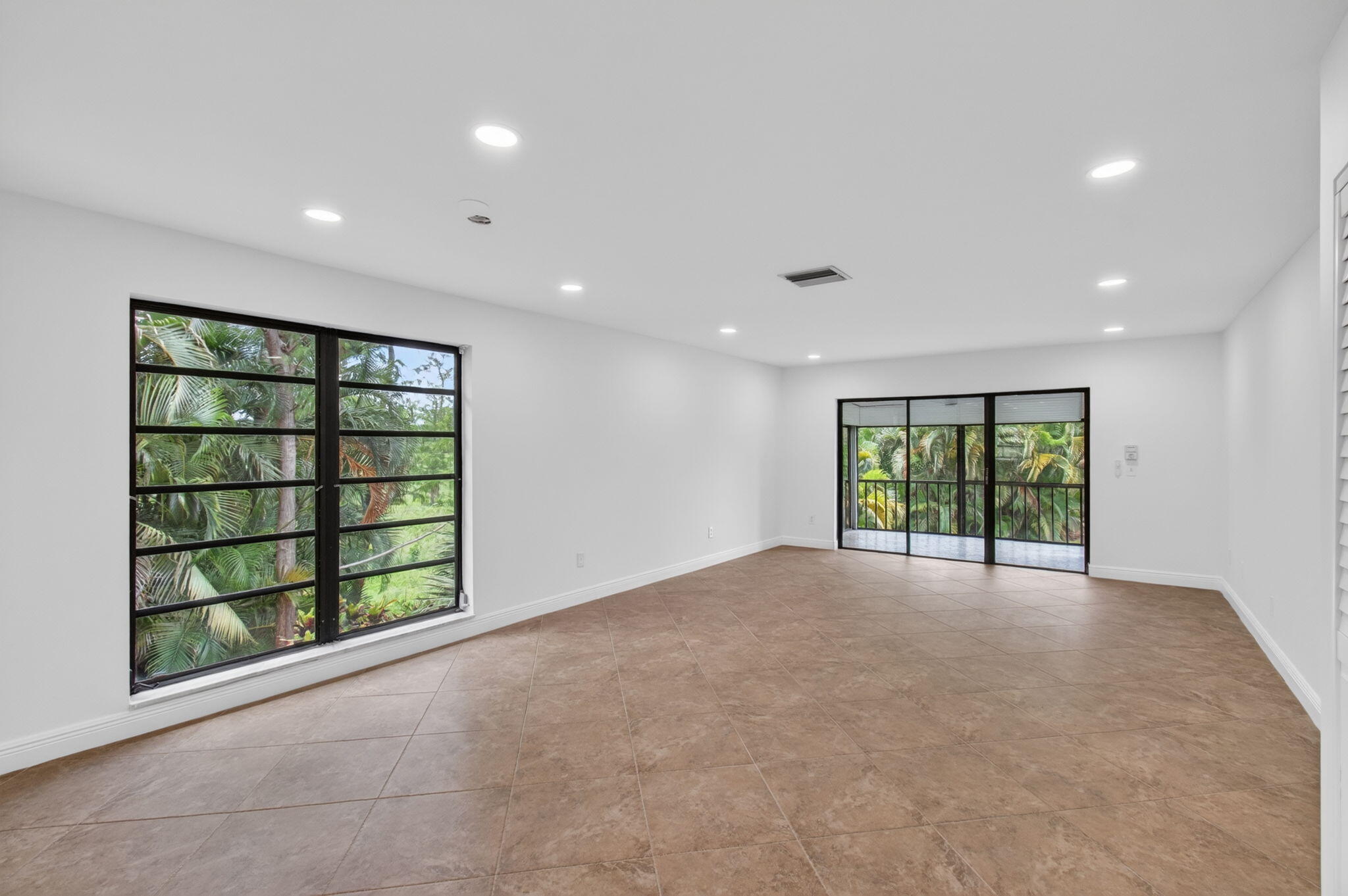 8460 Casa Del Lago, Unit 25B Boca Raton, FL 33433 - Photo 14 of 57 DINING/LIVING