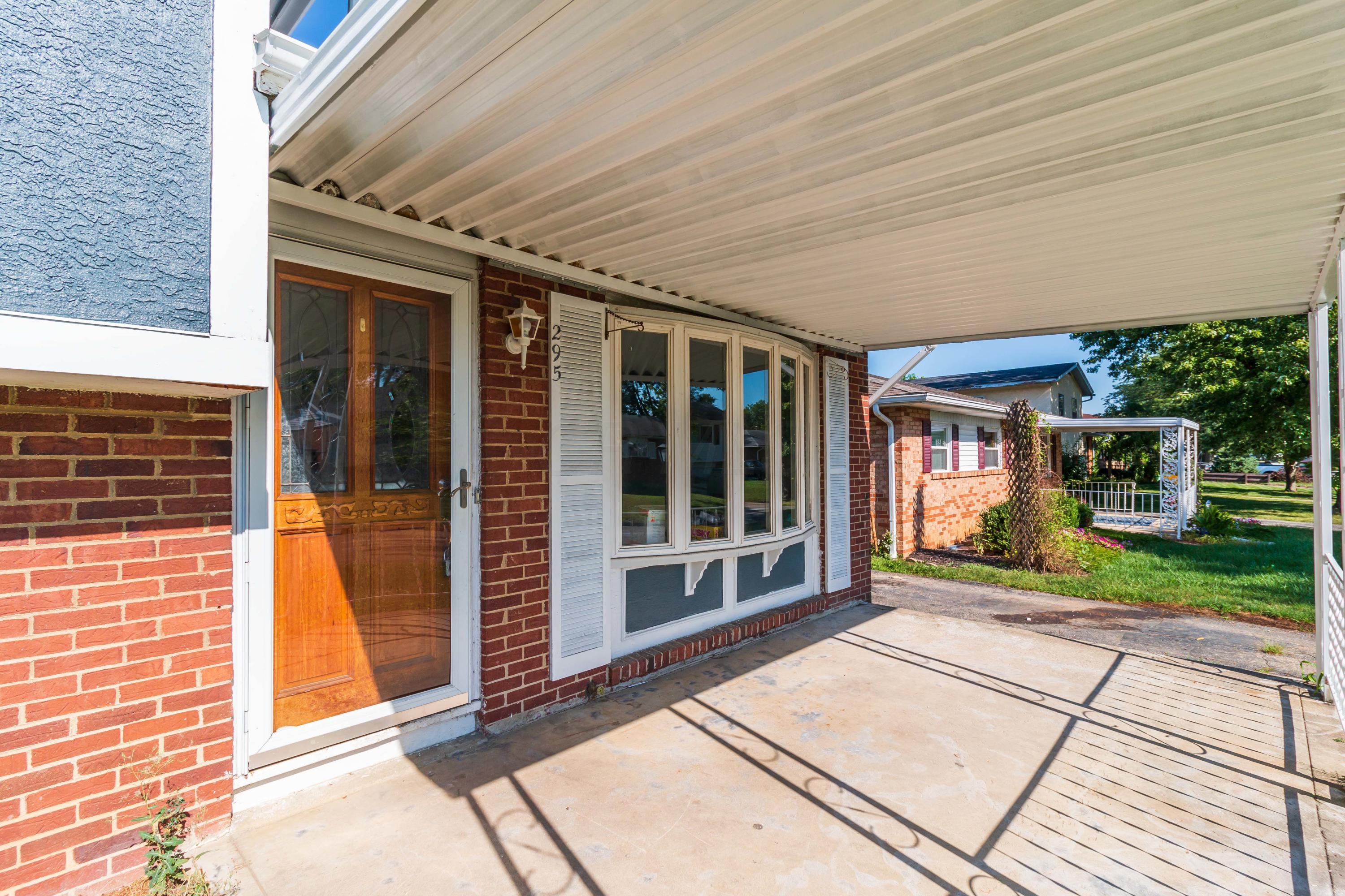 295 Oxley Road Columbus, OH 43228 - Photo 5 of 49 Gallery Image 5