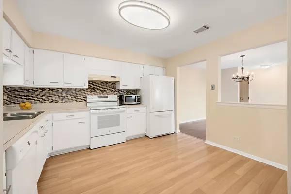 $269,000 | 714 Walnut Drive, Unit 405, Darien, IL 60561