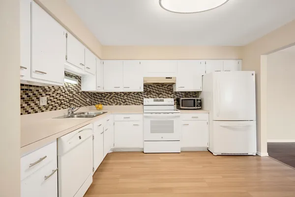 $269,000 | 714 Walnut Drive, Unit 405, Darien, IL 60561