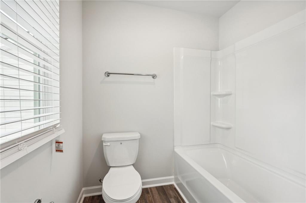 3014 Viewpark Circle Conyers, GA 30013 - Photo 36 of 44 a bathroom with a toilet and a bathtub