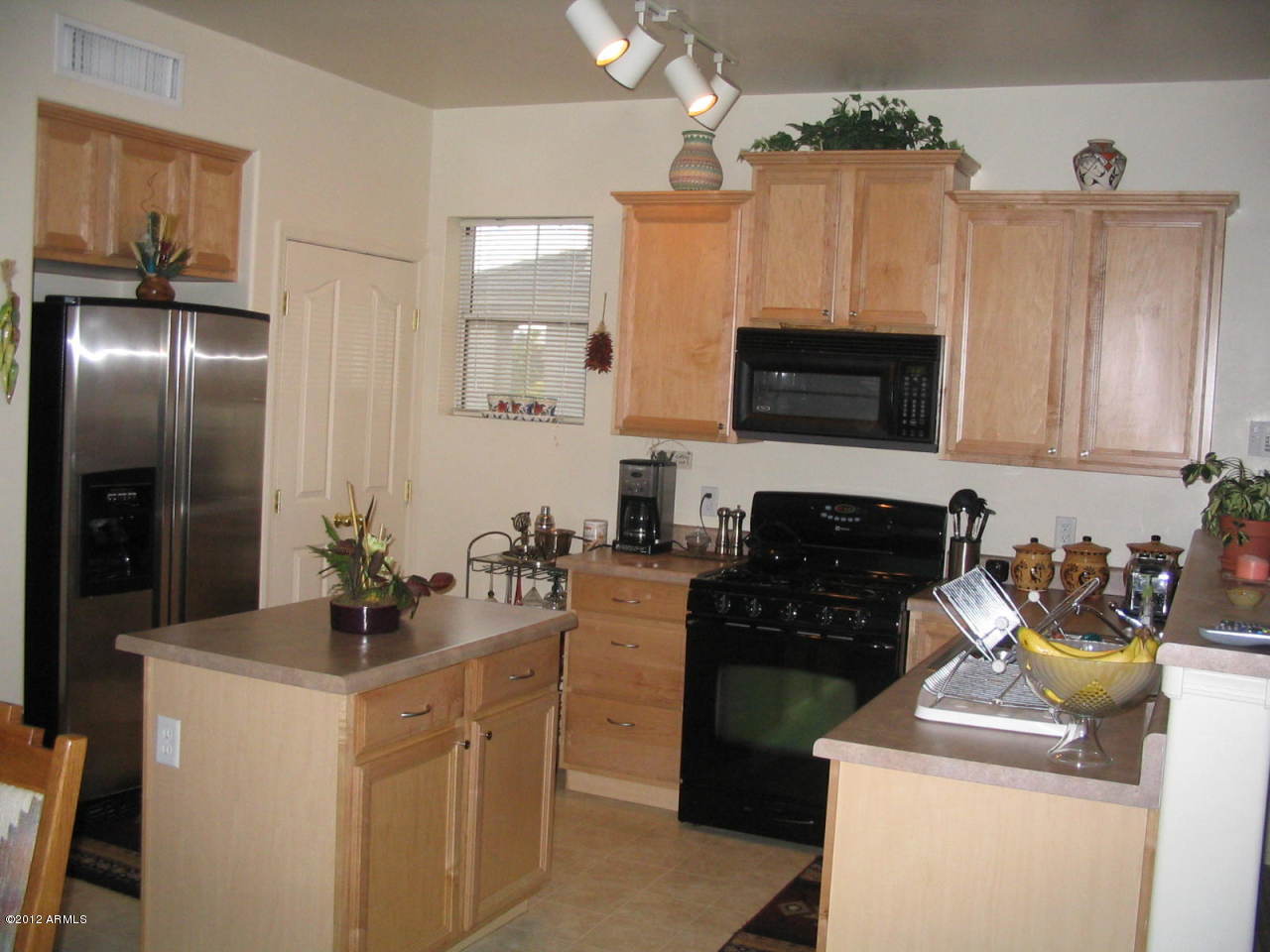 4130 West Carter Road Phoenix, AZ 85041 - Photo 1 of 5 KITCHEN