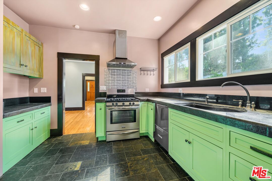 557 East Woodbury Road Altadena, CA 91001 - Photo 31 of 47 Gallery Image 31