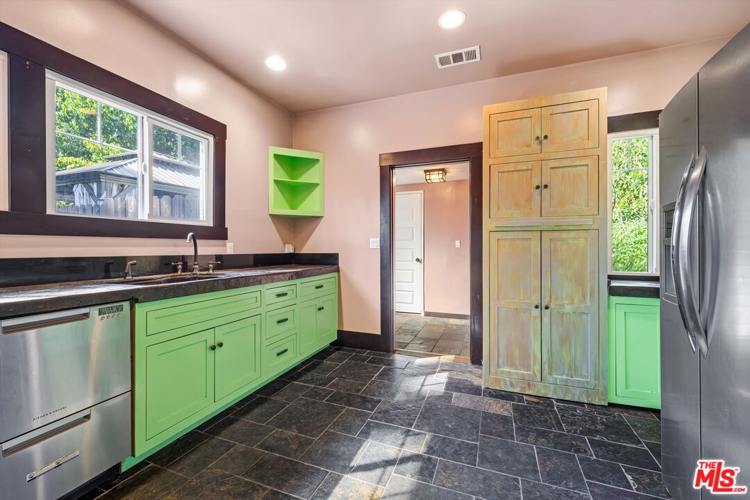 557 East Woodbury Road Altadena, CA 91001 - Photo 34 of 47 Gallery Image 34