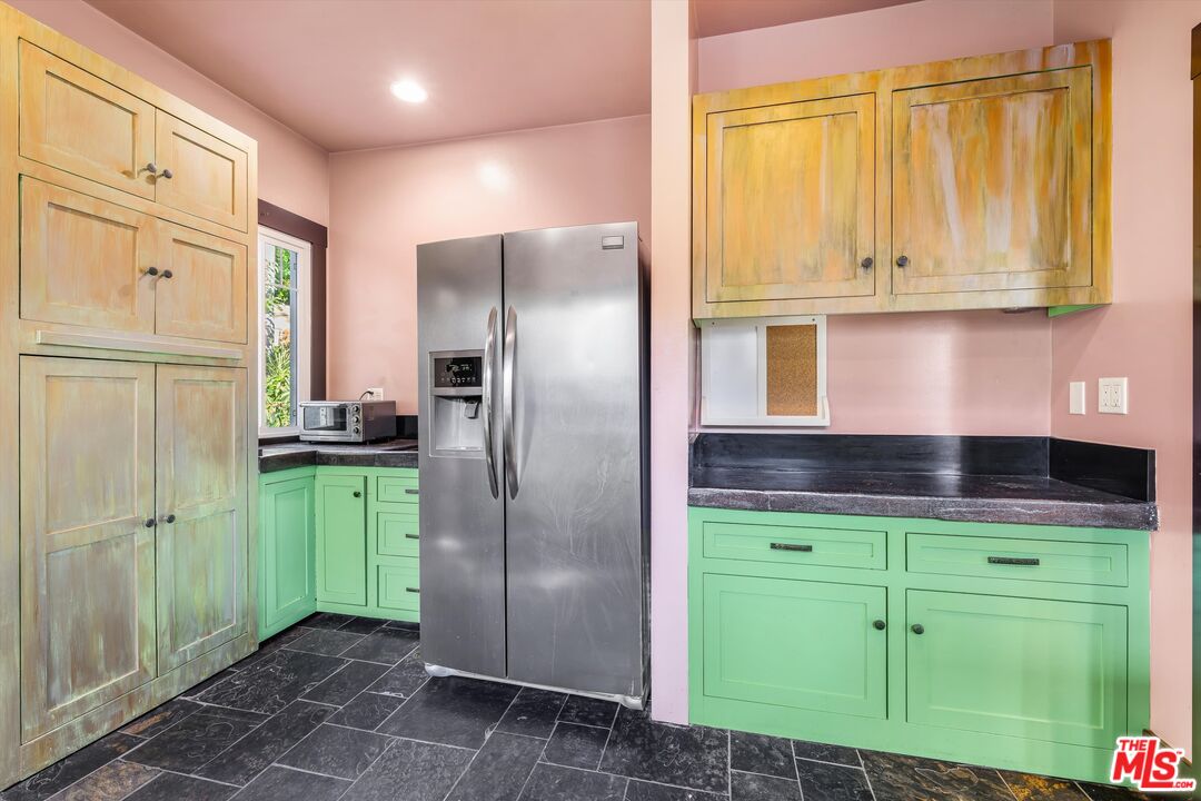 557 East Woodbury Road Altadena, CA 91001 - Photo 35 of 47 Gallery Image 35