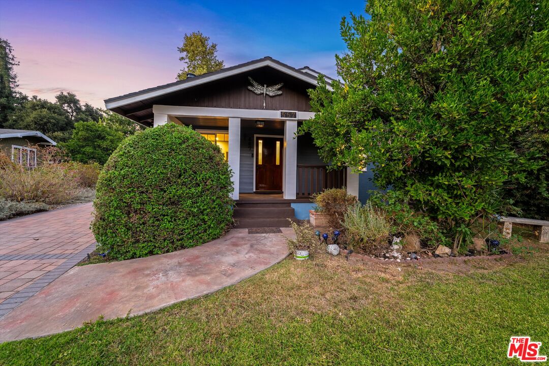 557 East Woodbury Road Altadena, CA 91001 - Photo 4 of 47 Gallery Image 4