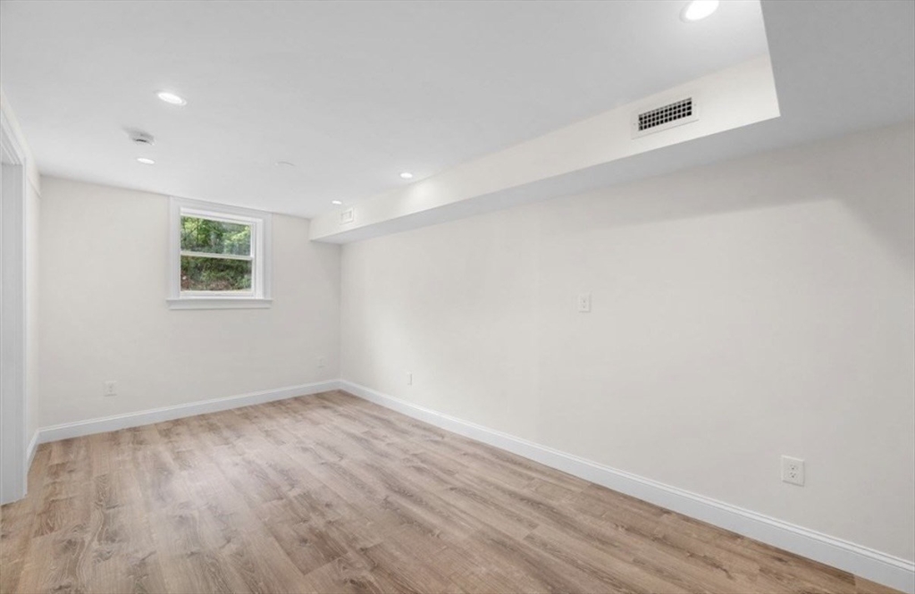 22 Abbott Road Waltham, MA 02452 - Photo 6 of 36