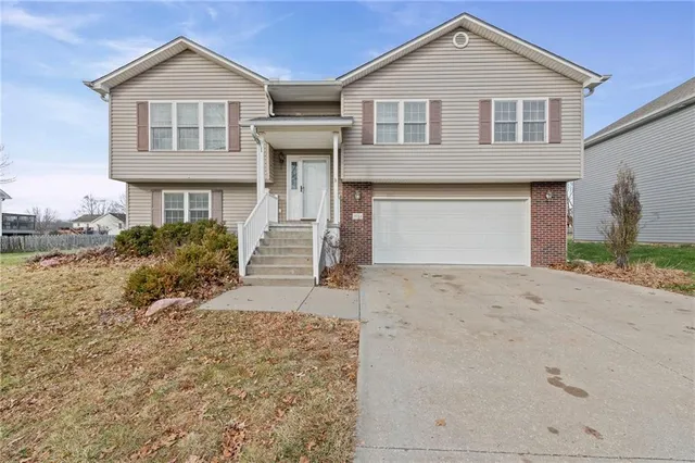 $350,000 | 3212 Morton Lane, St. Joseph, MO 64506