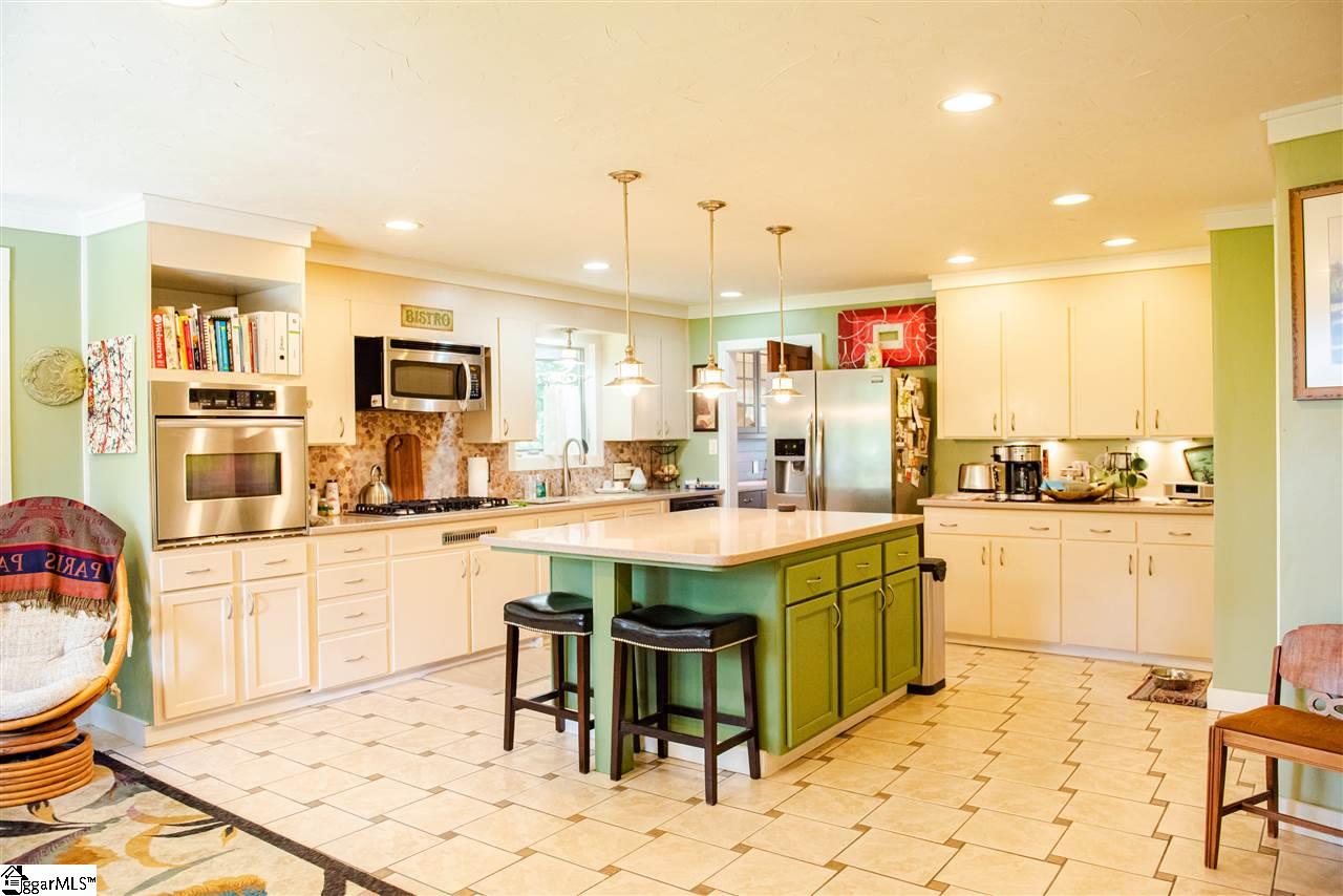 209 Blue Ridge Drive Greer, SC 29651 - Photo 6 of 36 Gallery Image 6