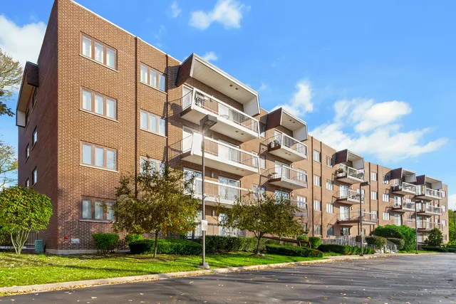 $249,000 | 400 East Dundee Road, Unit 408, Buffalo Grove, IL 60089
