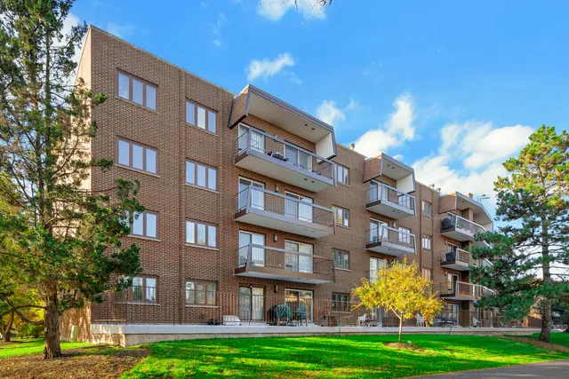 $249,000 | 400 East Dundee Road, Unit 408, Buffalo Grove, IL 60089