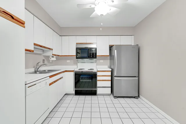 $249,000 | 400 East Dundee Road, Unit 408, Buffalo Grove, IL 60089