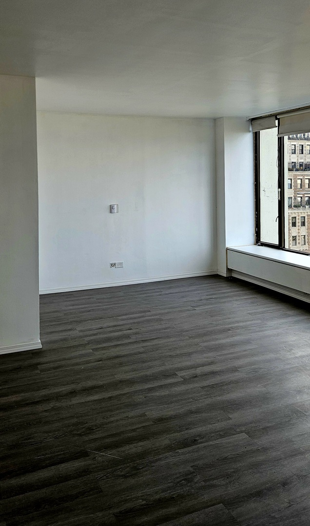 5455 North Sheridan Road, Unit 1807 Chicago, IL 60640 - Photo 5 of 10 a view of an empty room with window