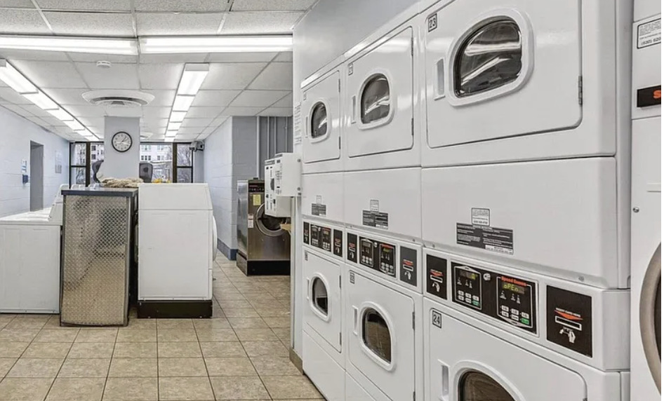 5455 North Sheridan Road, Unit 1807 Chicago, IL 60640 - Photo 9 of 10 a utility room with dryer and washer