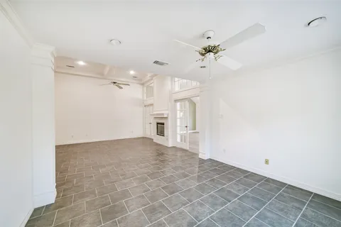 a view of a livingroom with a ceiling fan