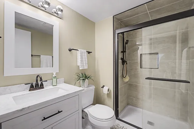 $243,000 | 2099 Creekside Drive, Unit 14, Wheaton, IL 60189