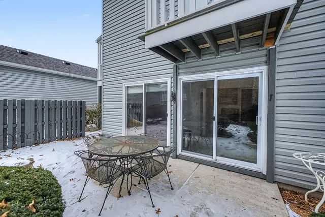 $243,000 | 2099 Creekside Drive, Unit 14, Wheaton, IL 60189