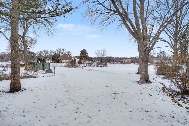 $243,000 | 2099 Creekside Drive, Unit 14, Wheaton, IL 60189