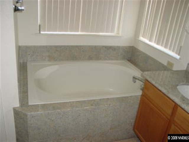 455 Snowmass Court Reno, NV 89511 - Photo 8 of 9 a bathroom with bathtub