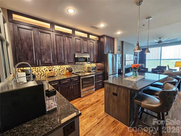 $610,000 | 333 West Trade Street, Unit 1202, Charlotte, NC 28202