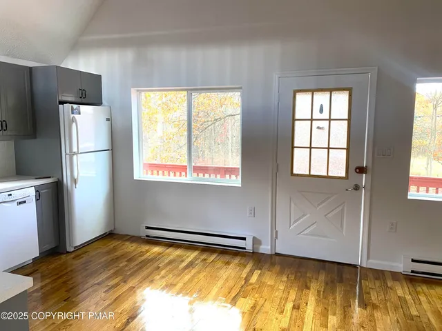 a view of empty room with window