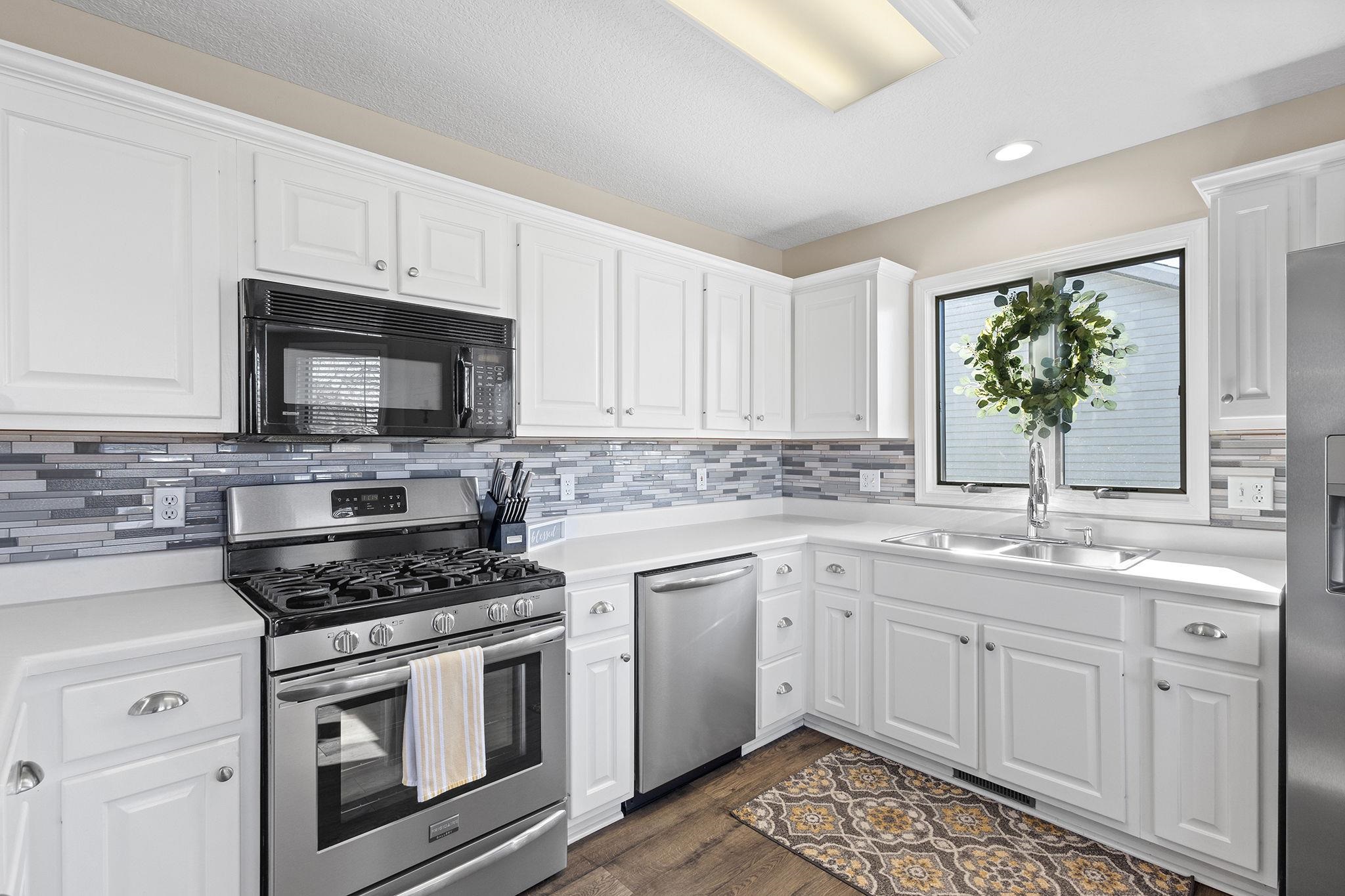 8915 Goshawk Lane Fort Wayne, IN 46825 - Photo 11 of 34