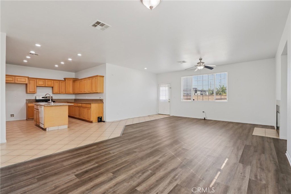 548 Bloomington Avenue Rialto, CA 92376 - Photo 11 of 24