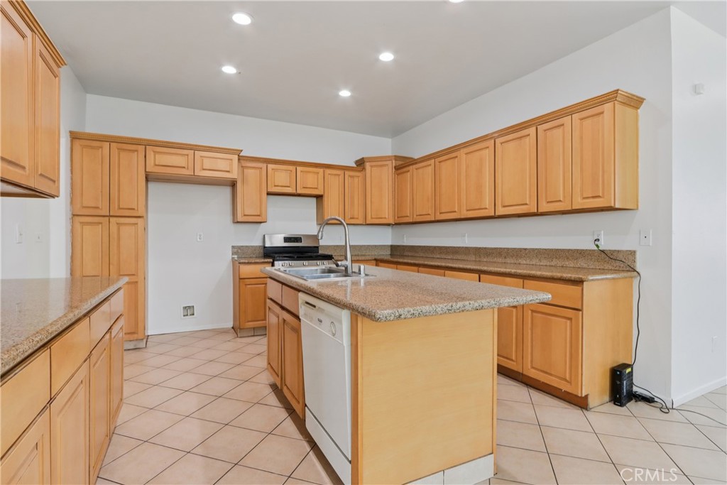 548 Bloomington Avenue Rialto, CA 92376 - Photo 12 of 24